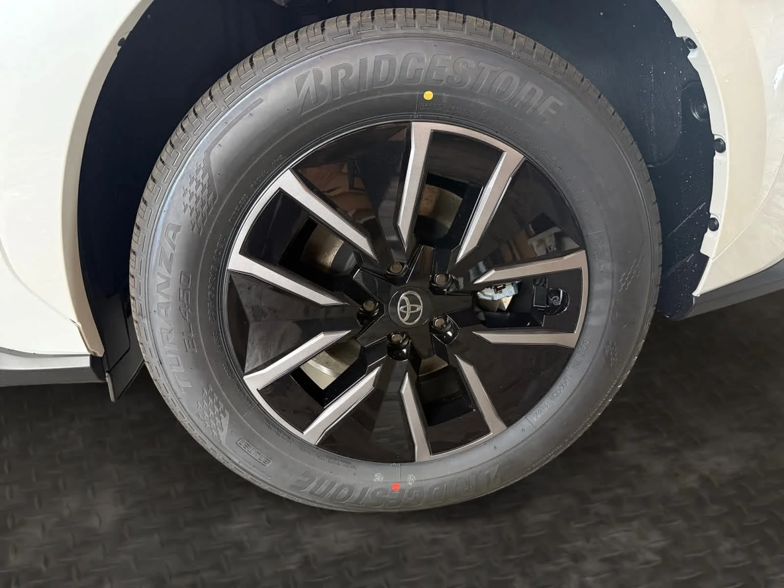 2026 Toyota bZ XLE - Photo 9