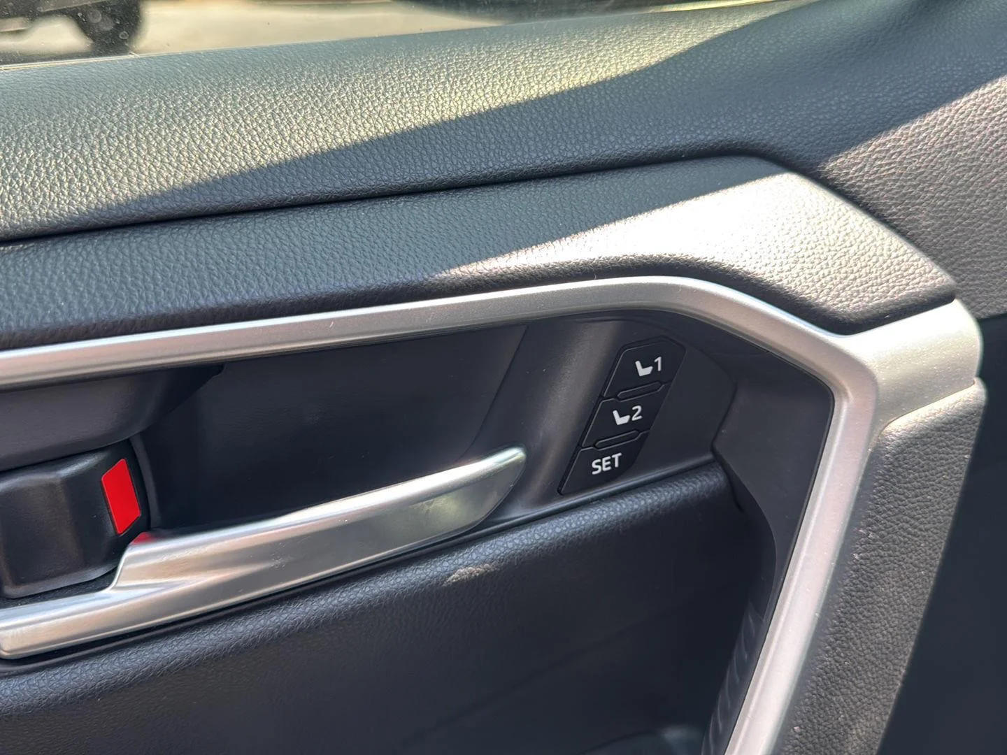 Used 2019 Lunar Rock Toyota XLE Premium image 8