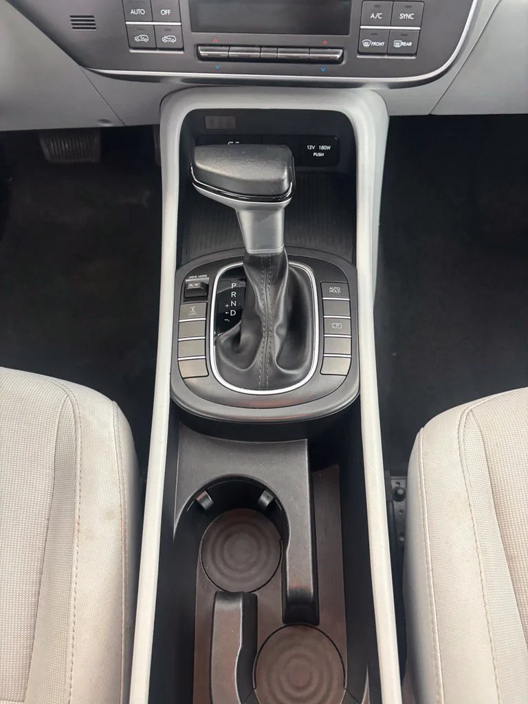 2025 Hyundai Kona SEL - Photo 17