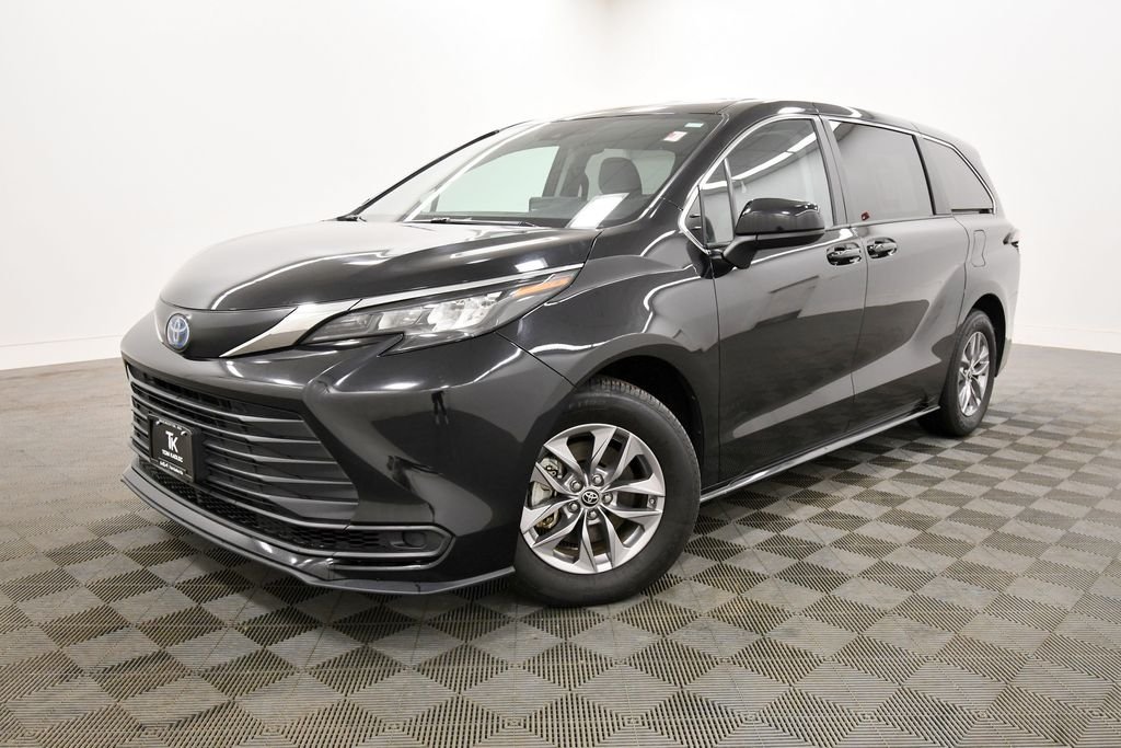 Used 2024 Toyota Sienna LE with VIN 5TDKRKEC0RS213067 for sale in Rochester, Minnesota