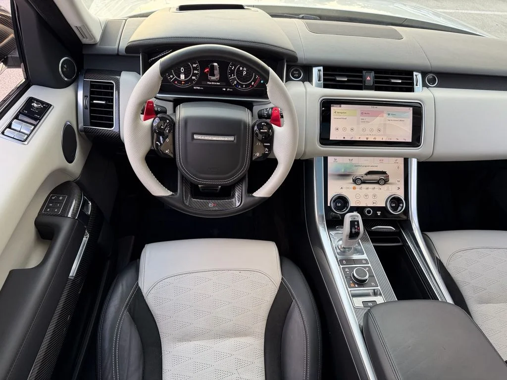 Used 2019  Land Rover SVR image 14