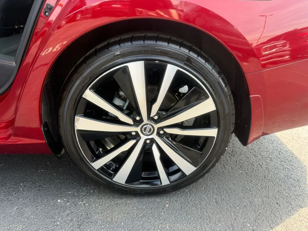 Used 2020 Red Nissan 2.5 SR image 37