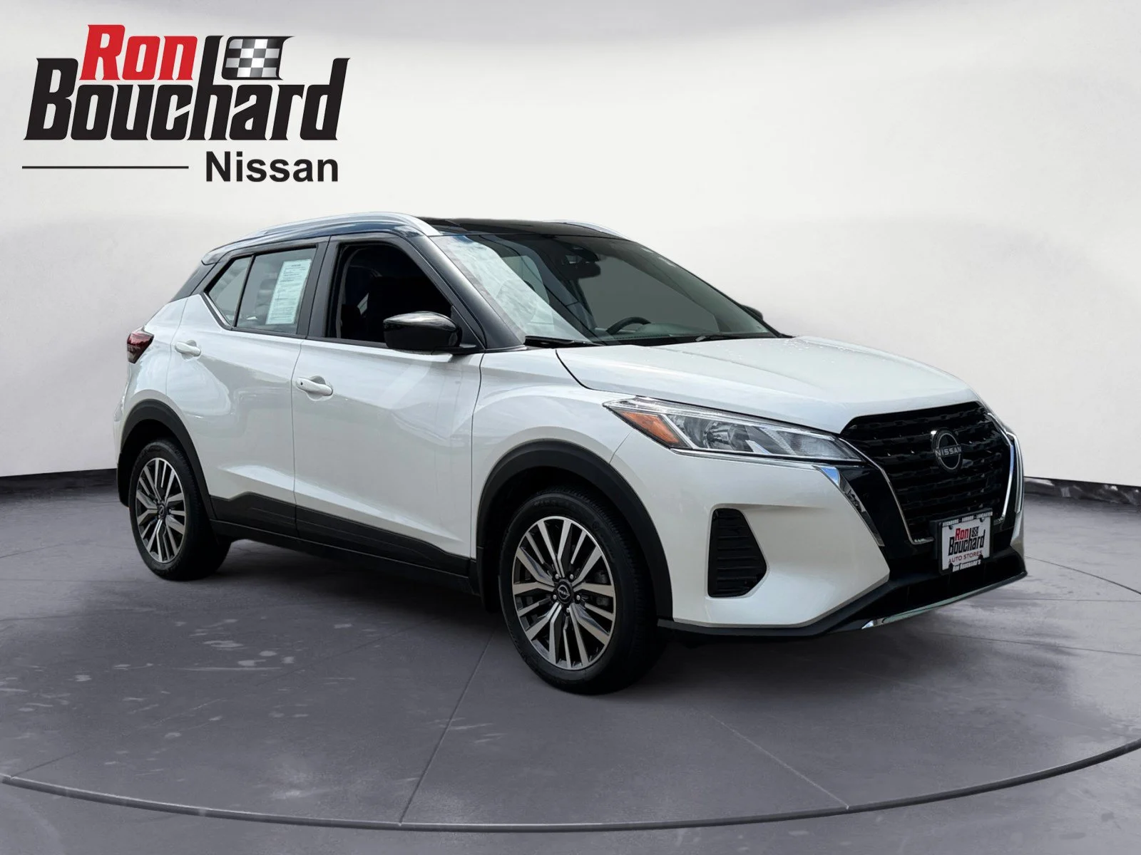 Used 2024 Aspen White Tricoat/Super Black Nissan SV image 1