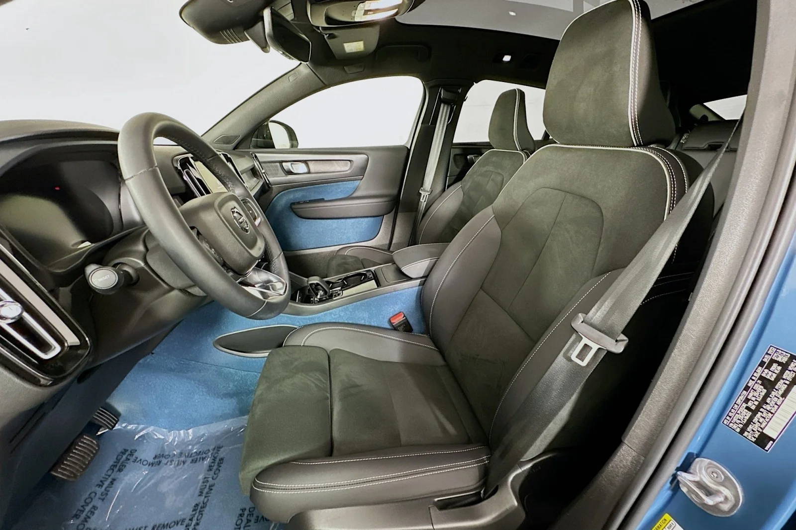 Used 2023 Fjord Blue Metallic Volvo Plus image 18