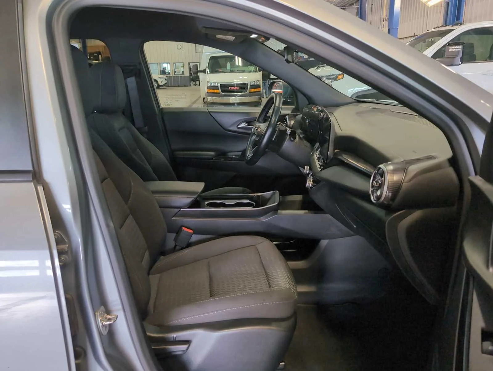 2025 Chevrolet Equinox LT - Photo 26