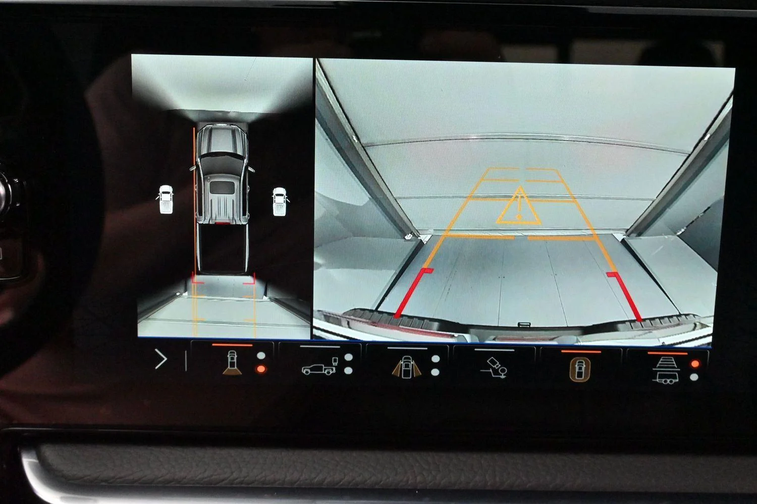 Used 2025 Onyx Black GMC Denali image 23