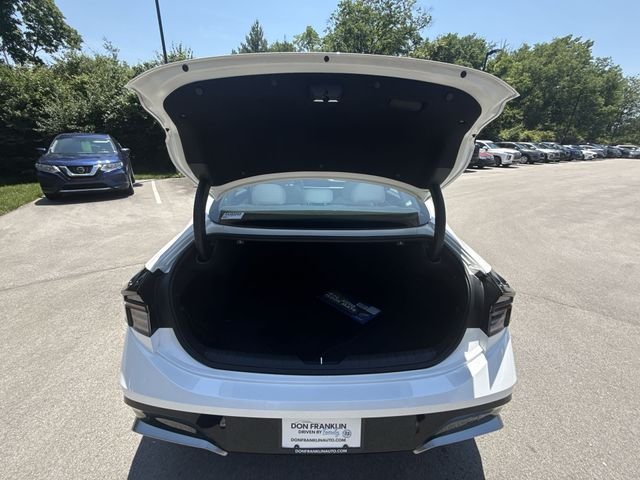 Used 2024 White Hyundai SEL image 22