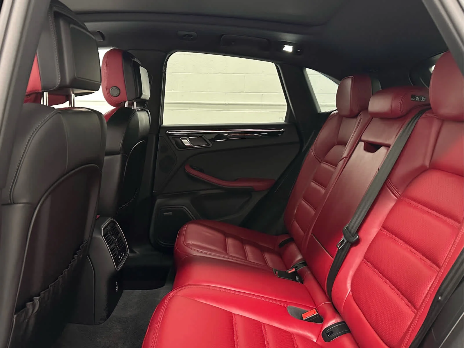 2024 Porsche Macan S - Photo 15