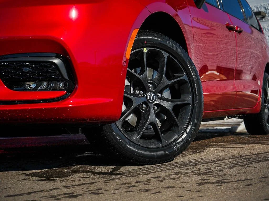 New 2026 Red Hot Pearlcoat Chrysler Limited image 6