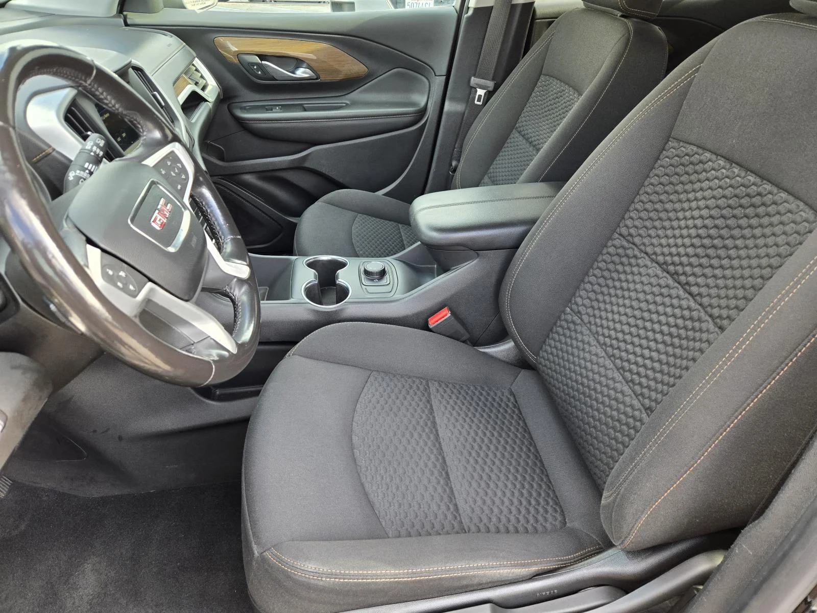 Used 2019 Ebony Twilight Metallic GMC FWD 4dr SLE image 23