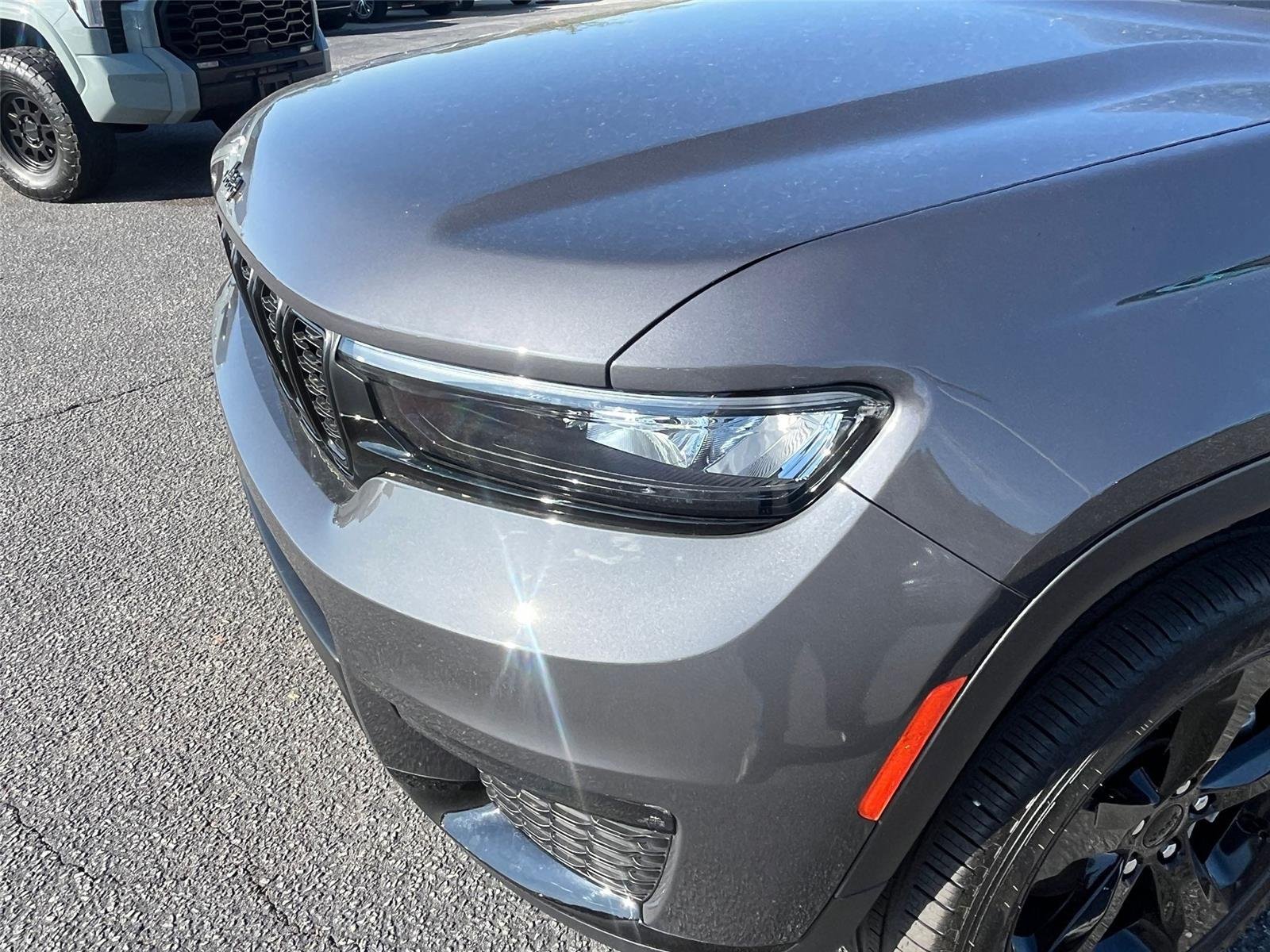 Used 2025 Baltic Gray Metallic Clearcoat Jeep Limited image 7