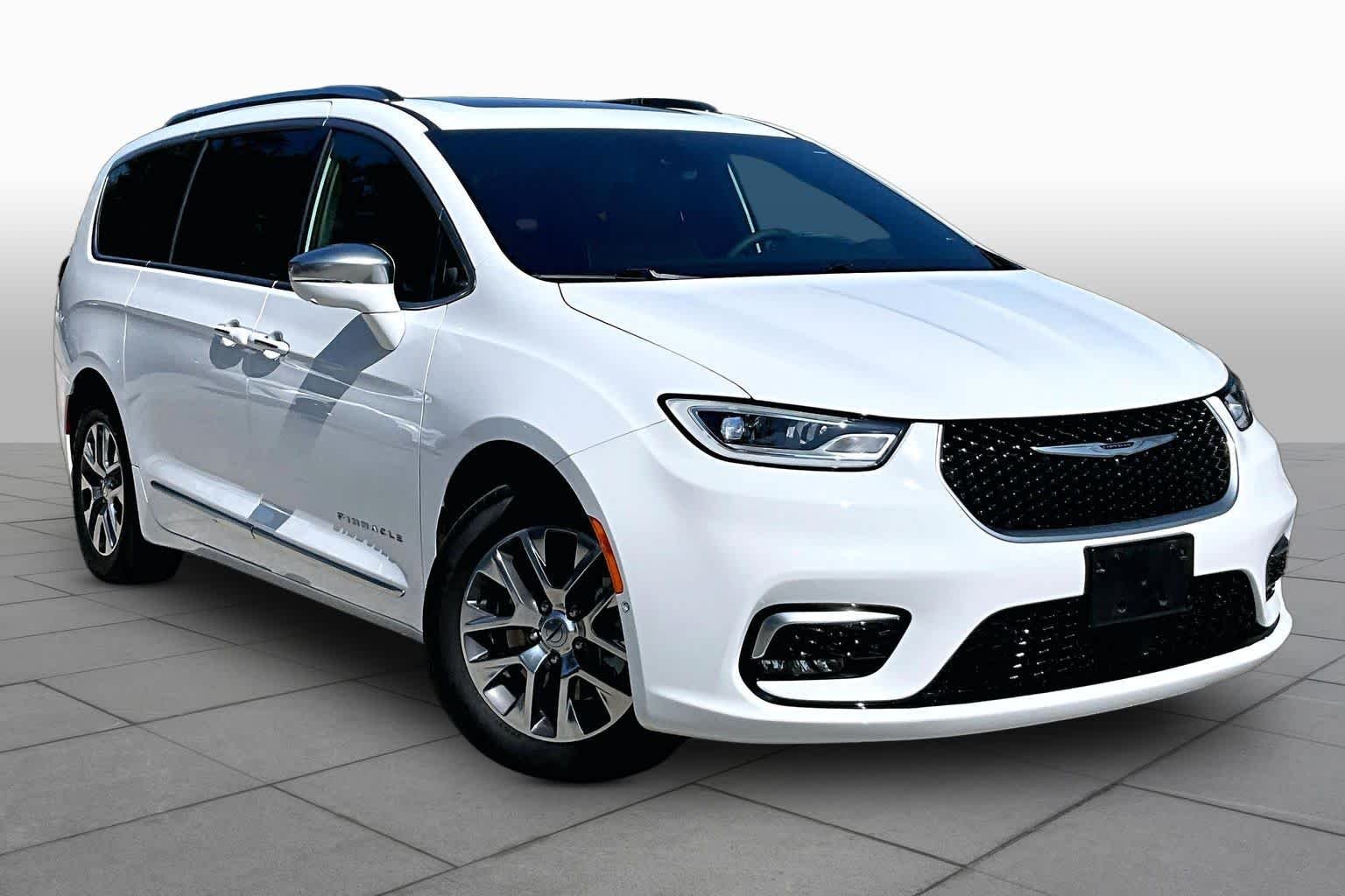 Used 2024 Bright White Clearcoat Chrysler Hybrid Pinnacle image 3