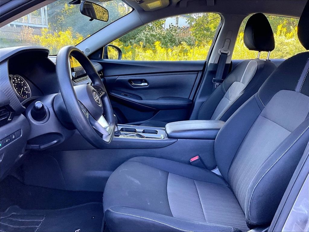 Used 2024 Gray Nissan SV image 4
