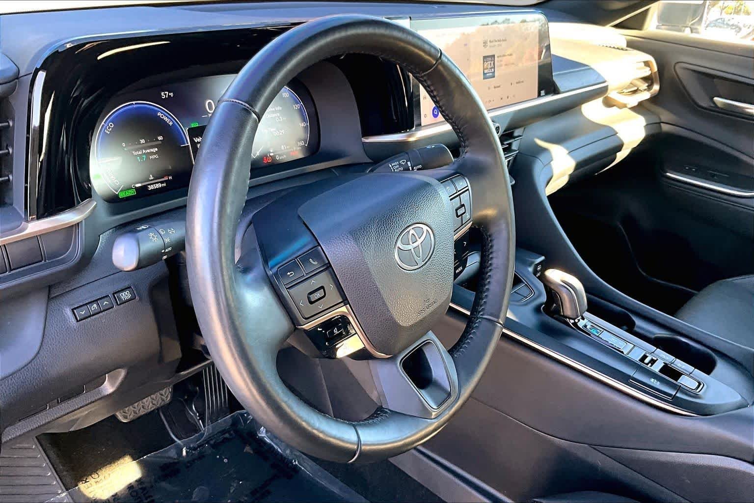 Used 2023 Oxygen White Toyota Limited image 18