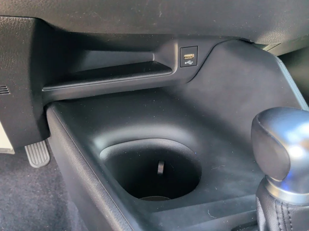 Used 2020 White Toyota LE image 27
