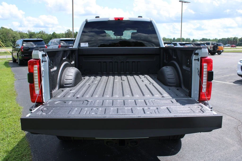 New 2026 Avalanche Ford F-350® XLT image 13