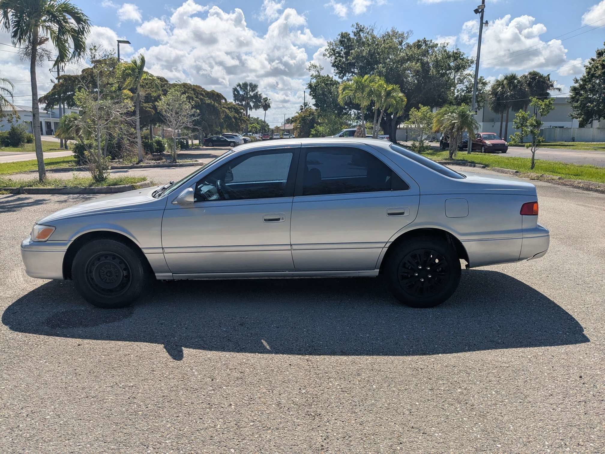 Used 2000  Toyota  image 8