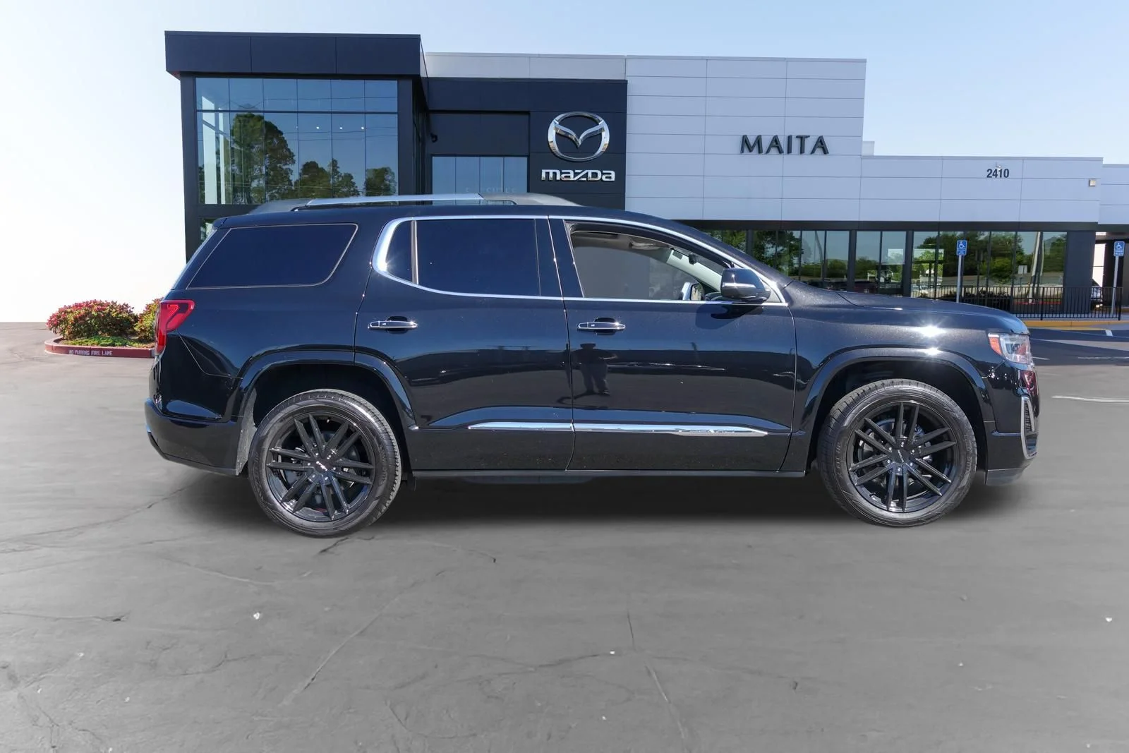 Used 2021 Ebony Twilight Metallic GMC Denali image 2