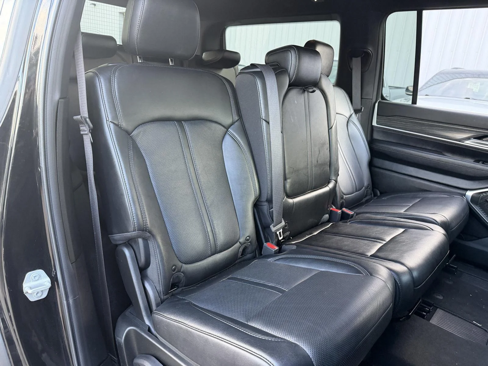 Used 2024 Diamond Black Crystal Pearlcoat Jeep Series II image 20