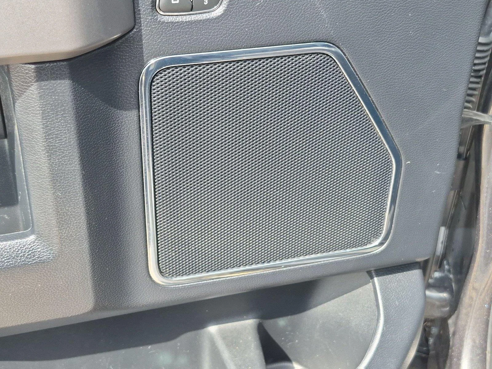 Used 2020 Magnetic Metallic Ford Platinum image 17