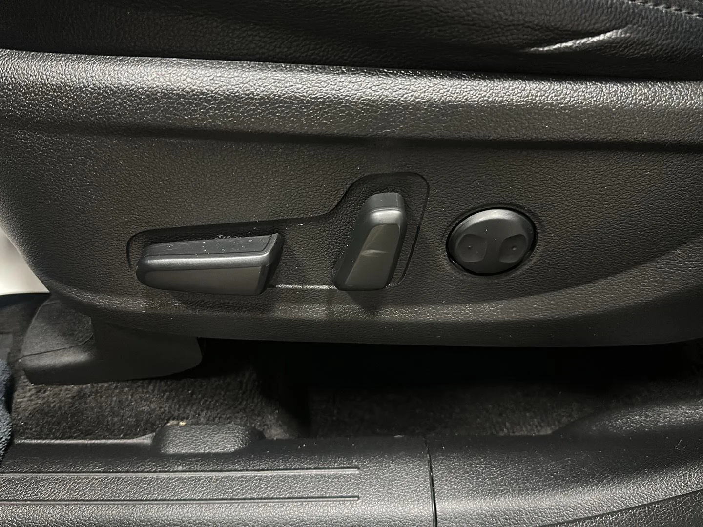 Used 2022 Twilight Black Hyundai SEL image 16