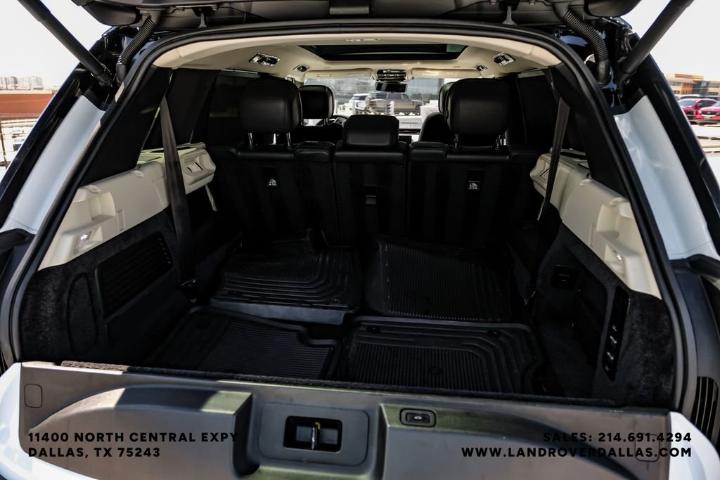 Used 2022 White Land Rover SE image 46