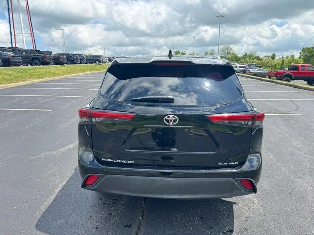 Used 2021 Midnight Black Metallic Toyota XLE image 4