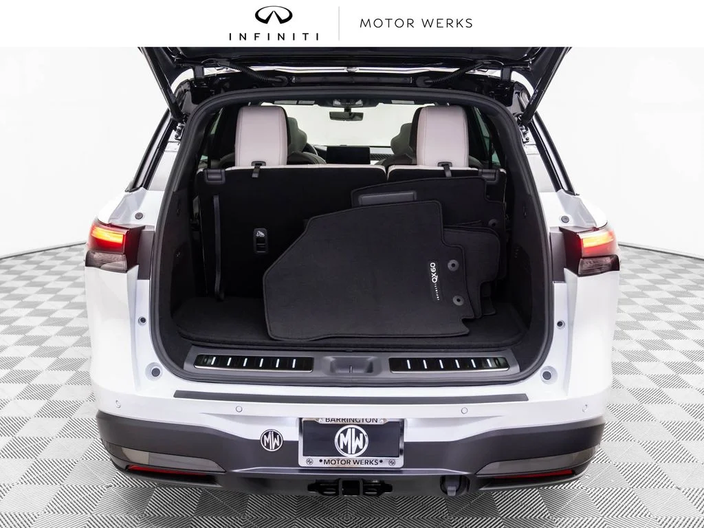 New 2027 2T RAD WHT INFINITI Autograph AWD image 30