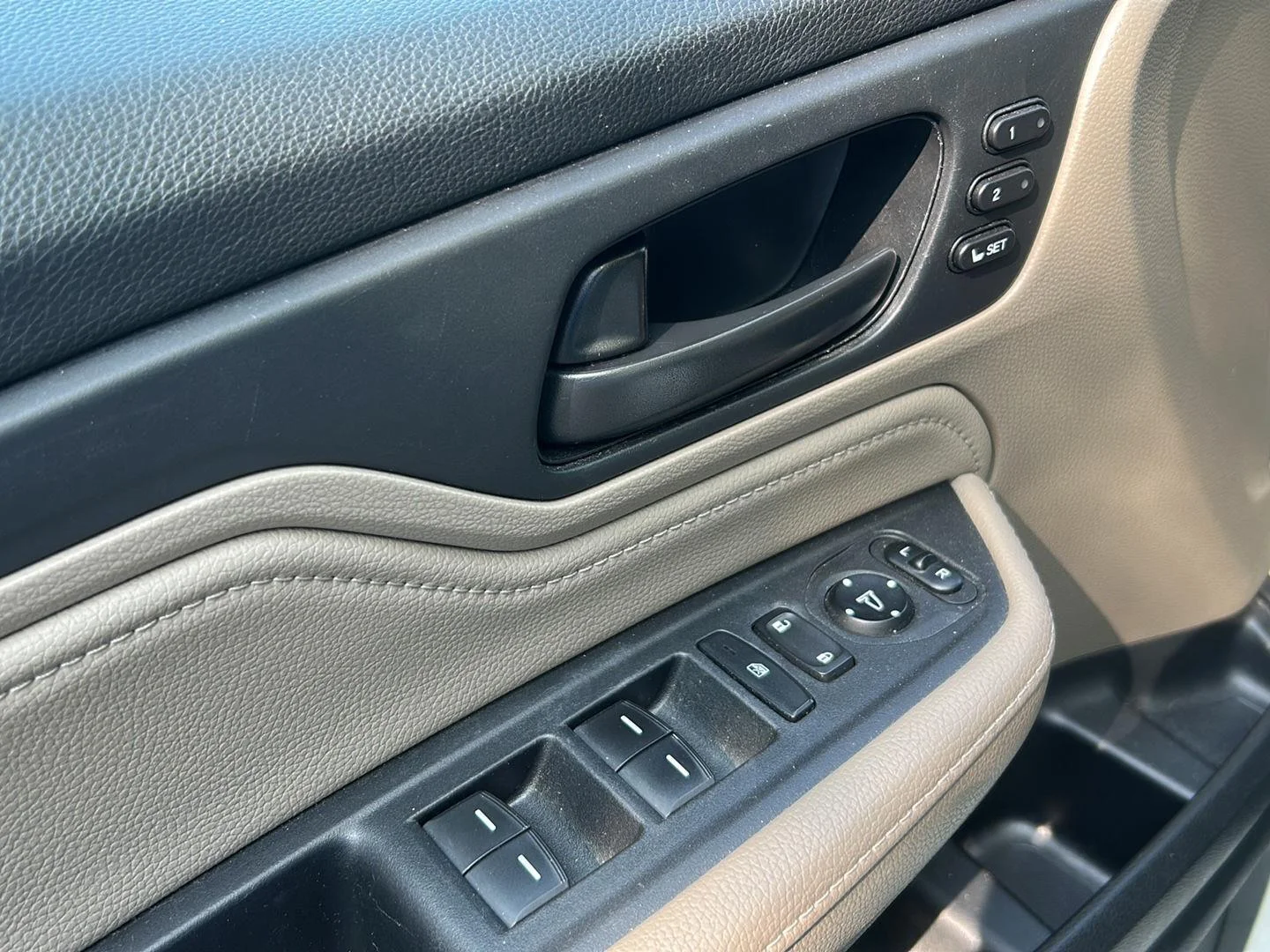 Used 2019 White Diamond Pearl Honda Touring image 4