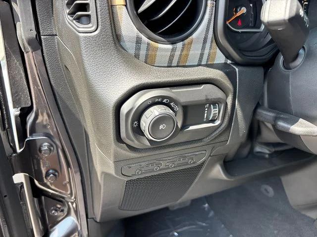 New 2026 Granite Crystal Metallic Clear-Coat Exterior Paint Jeep 85th Anniversary Edition image 15