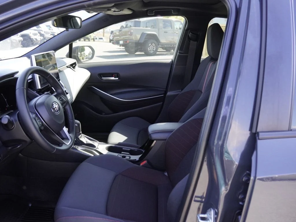 2025 Toyota Corolla SE - Photo 17