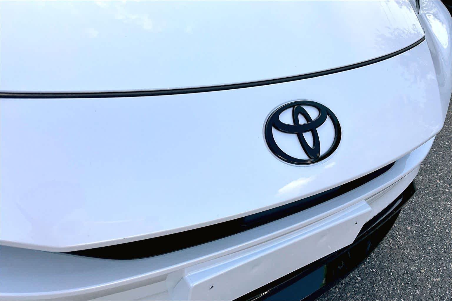 Used 2026 Wind Chill Pearl Toyota Nightshade image 29