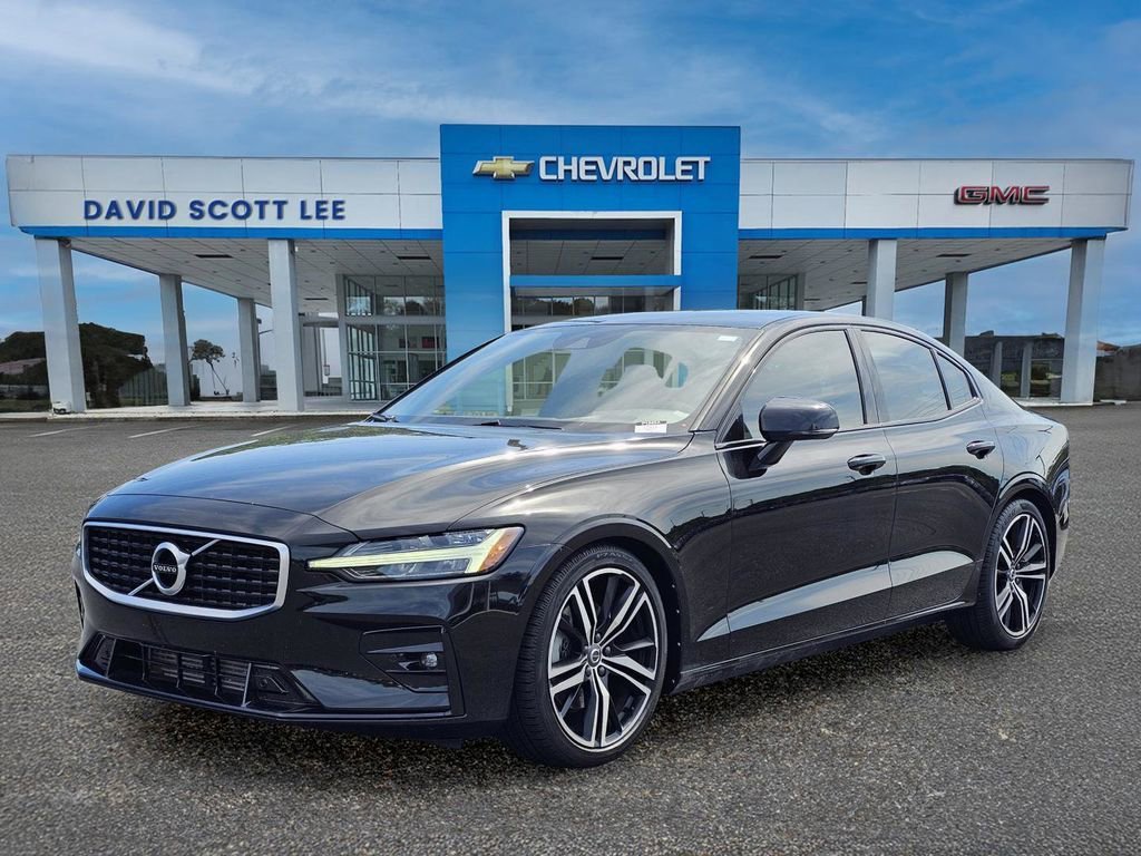 2020 Volvo S60 T5 R-Design's photo
