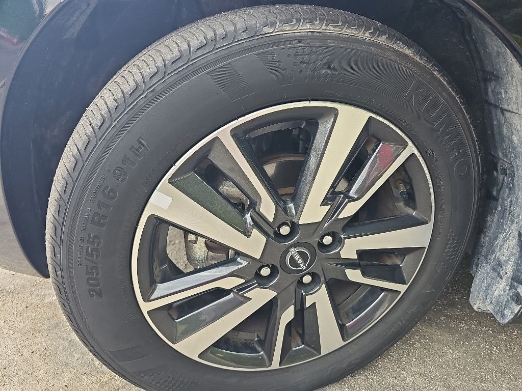2025 Nissan Versa Sedan SV - Photo 11