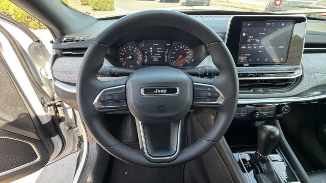 Used 2025 White Jeep Latitude image 26