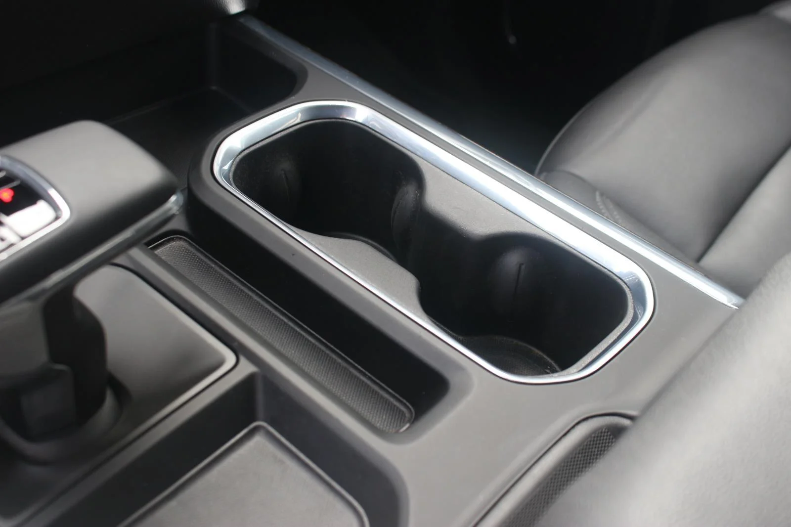 Used 2024 Summit White GMC Elevation image 22