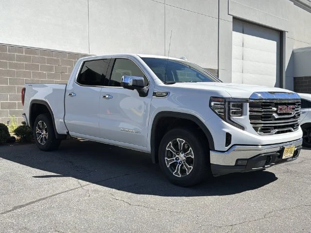 Used 2025 White GMC SLT image 3