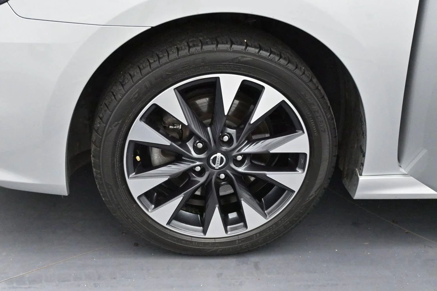 Used 2017 Brilliant Silver Nissan SR Turbo image 35