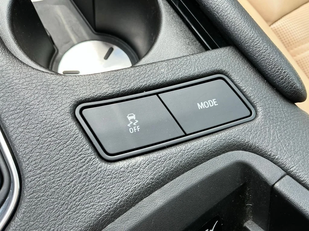 Used 2020 Red Cadillac Sport image 57