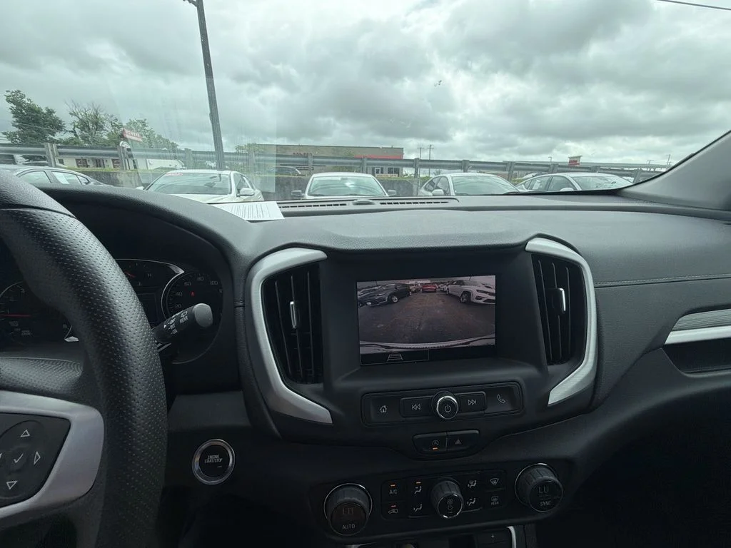 Used 2023 White GMC SLE image 17