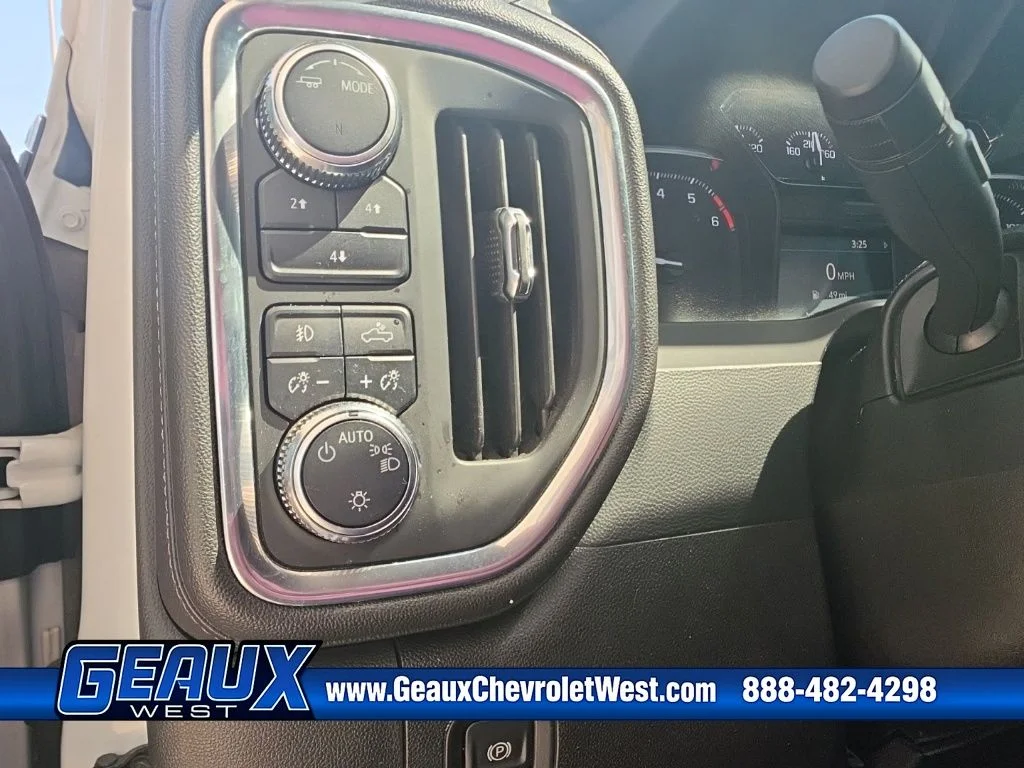 Used 2022 White GMC SLE image 22
