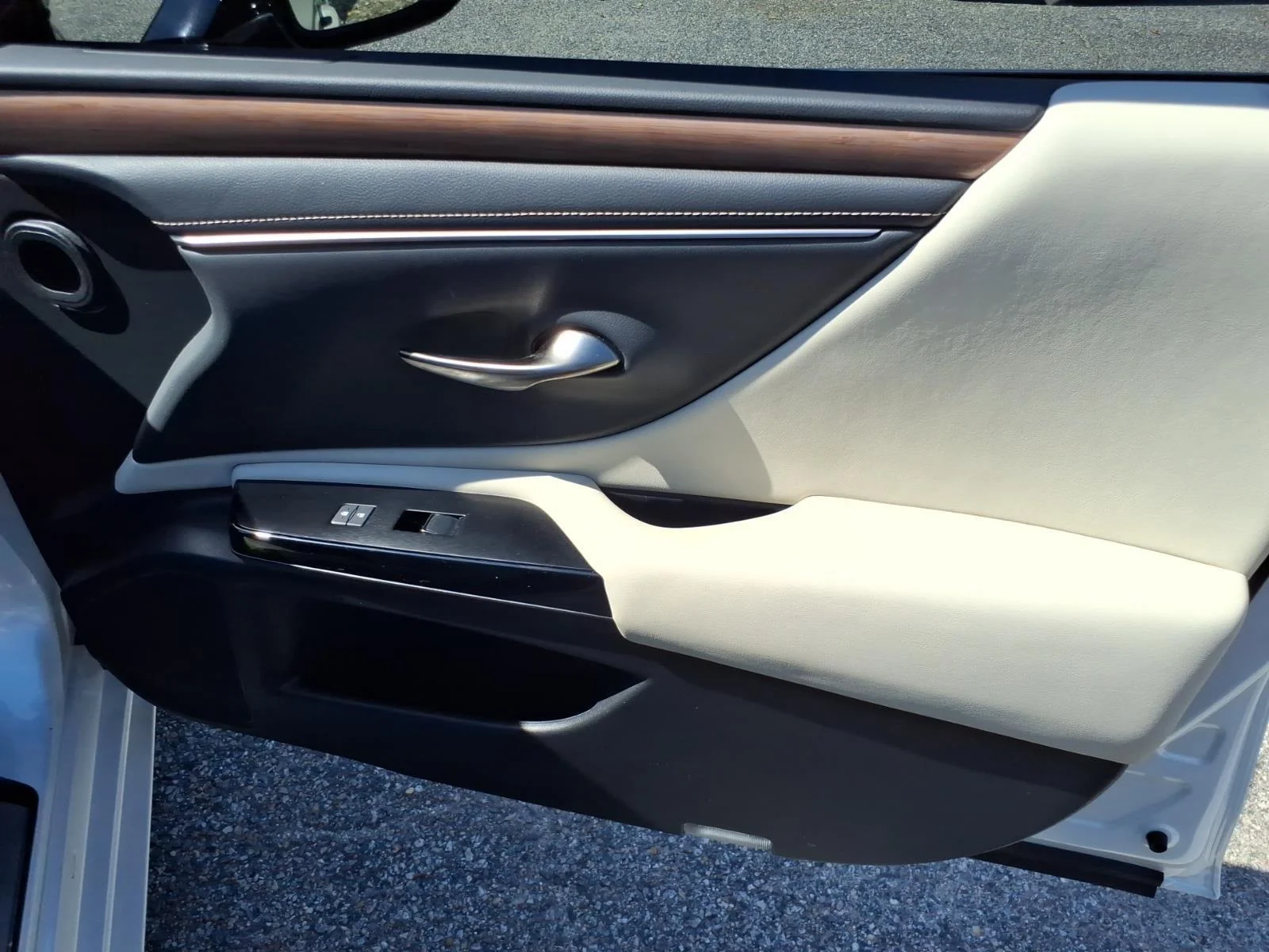 Used 2023 Eminent White Pearl Lexus ES 350 image 24