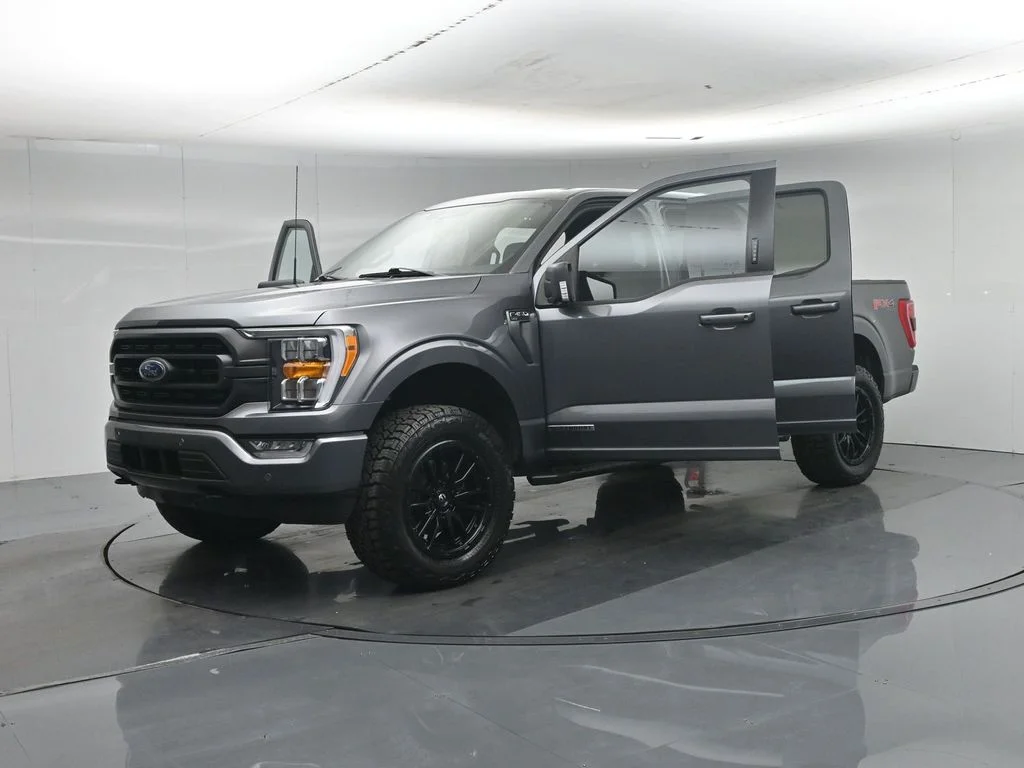 Used 2023 Gray Ford XLT image 33