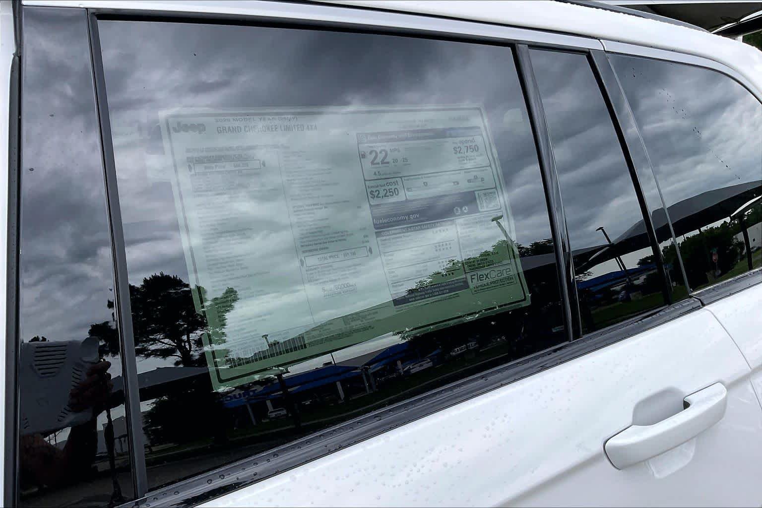 New 2026 Bright White Clear-Coat Exterior Paint Jeep Limited image 19
