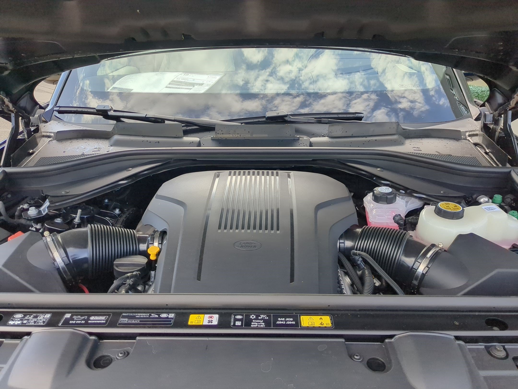 New 2027 Santorini Black Land Rover P530 SE image 34