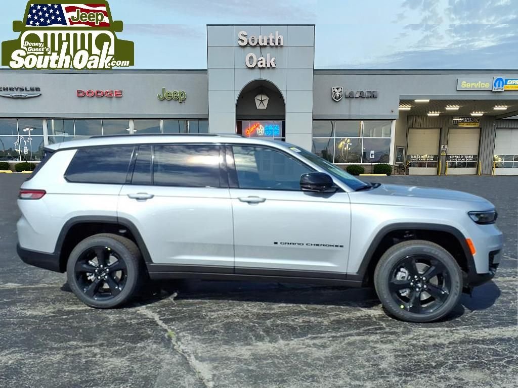 New 2025 Silver Zynith Exterior Paint Jeep Altitude X image 2