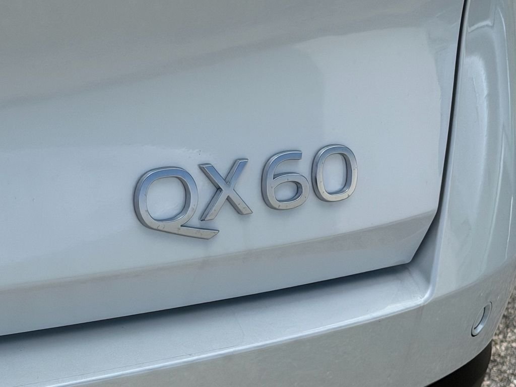 New 2027 RADIANT WHITE INFINITI Luxe FWD image 9