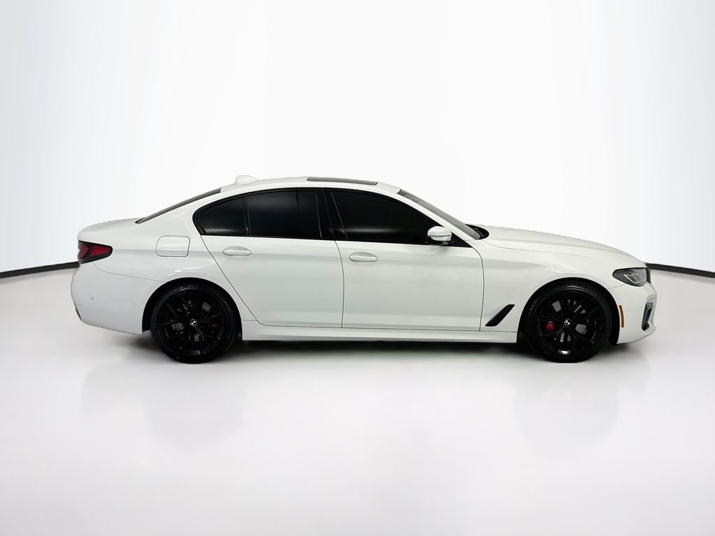 Used 2022 Alpine White BMW 530i image 4