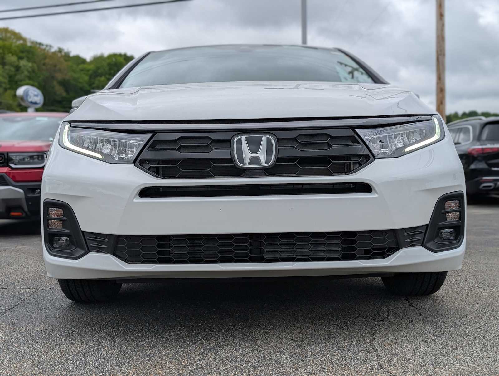New 2026 Platinum White Pearl Honda Touring image 2