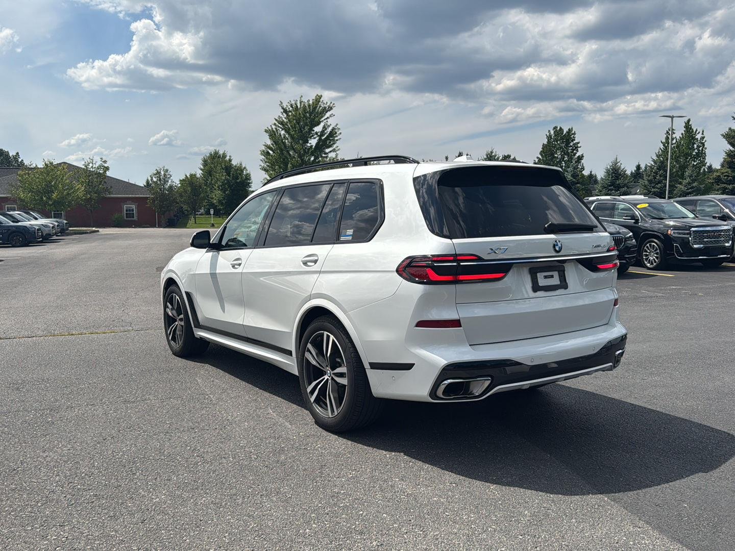 Used 2024 Mineral White Metallic BMW xDrive40i image 5